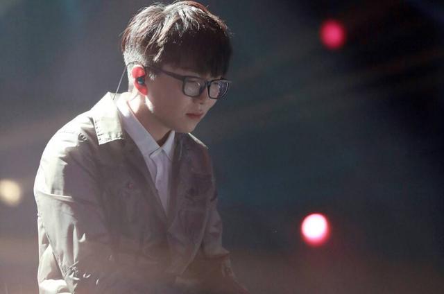 黄霄云为什么叫鬼鬼(黄霄云是哪人)