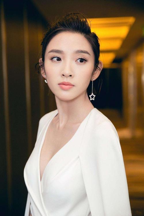 周泓图片,周泓个人资料身高体重(周泓图片大全 个人资料)