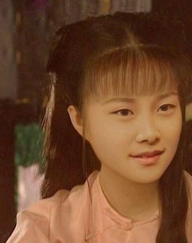 罕见李宇春长发女装照片(李宇春裙装照片)