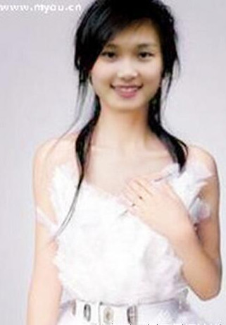 罕见李宇春长发女装照片(李宇春裙装照片)