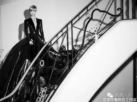 罕见李宇春长发女装照片(李宇春裙装照片)