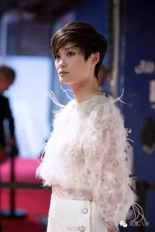 罕见李宇春长发女装照片(李宇春裙装照片)
