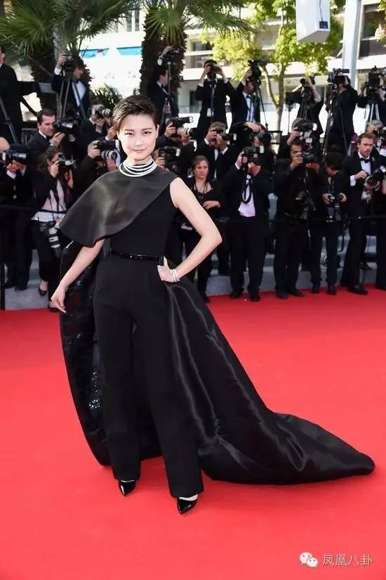 罕见李宇春长发女装照片(李宇春裙装照片)