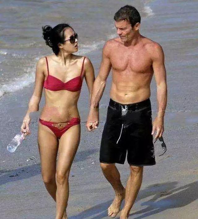 章子怡沙滩照片 元宇宙