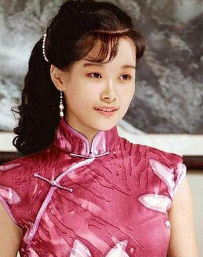 罕见李宇春长发女装照片(李宇春裙装照片)