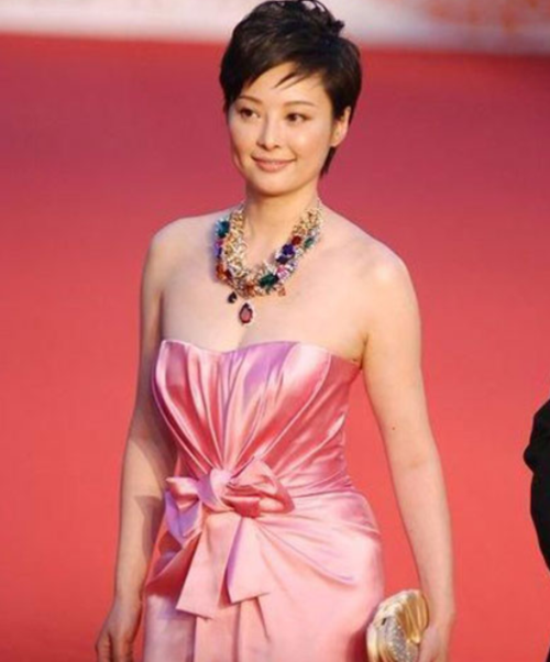 袁立事件，许戈辉的三任丈夫(袁立的第二任丈夫是谁)