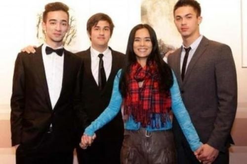 韦唯儿子,韦紫明(韦唯的三个孩子)