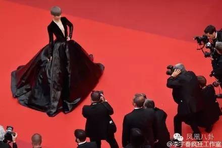 罕见李宇春长发女装照片(李宇春裙装照片)