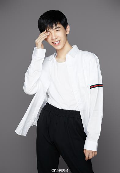 黄天崎长大后的最新照片(黄天崎长大图片) 黄天崎长大后的最新照片(黄天崎长大图片)