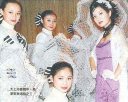 跑龙套的多少工资？明星早期的跑龙套照片站(跑龙套有工资吗)