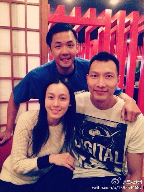 易建联老婆荆灵丰乳翘臀性感照片(易建联老婆图片荆灵身高)