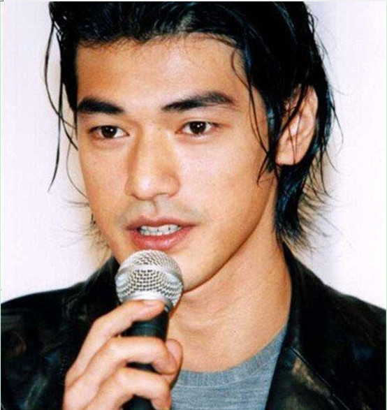 金城武的哥哥金城宽照片(金城武父亲合照)