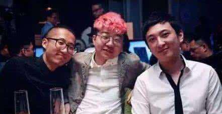 李诞为什么那么虚要经常躺着(李诞身体差) 李诞为什么那么虚要经常躺着(李诞身体差)