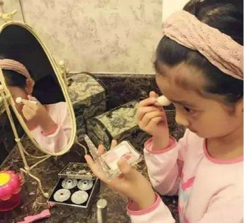 黄多多和黄少艾谁好看(黄多多长得好看吗) 黄多多和黄少艾谁好看(黄多多长得好看吗)