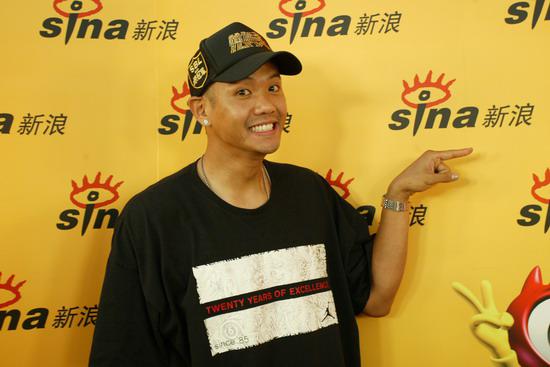 易建联老婆荆灵丰乳翘臀性感照片(易建联老婆图片荆灵身高)