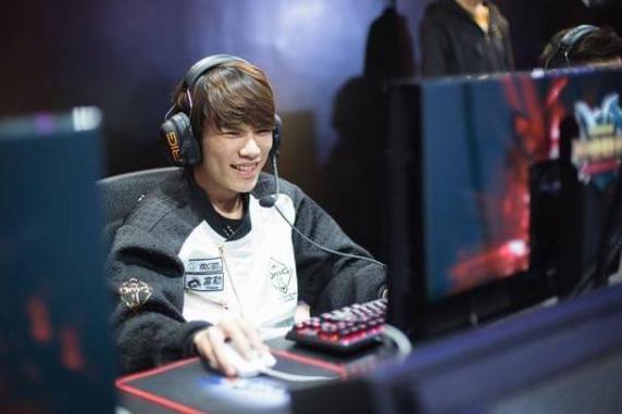 易建联老婆荆灵丰乳翘臀性感照片(易建联老婆图片荆灵身高)