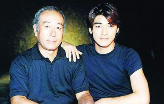 金城武的哥哥金城宽照片(金城武父亲合照)