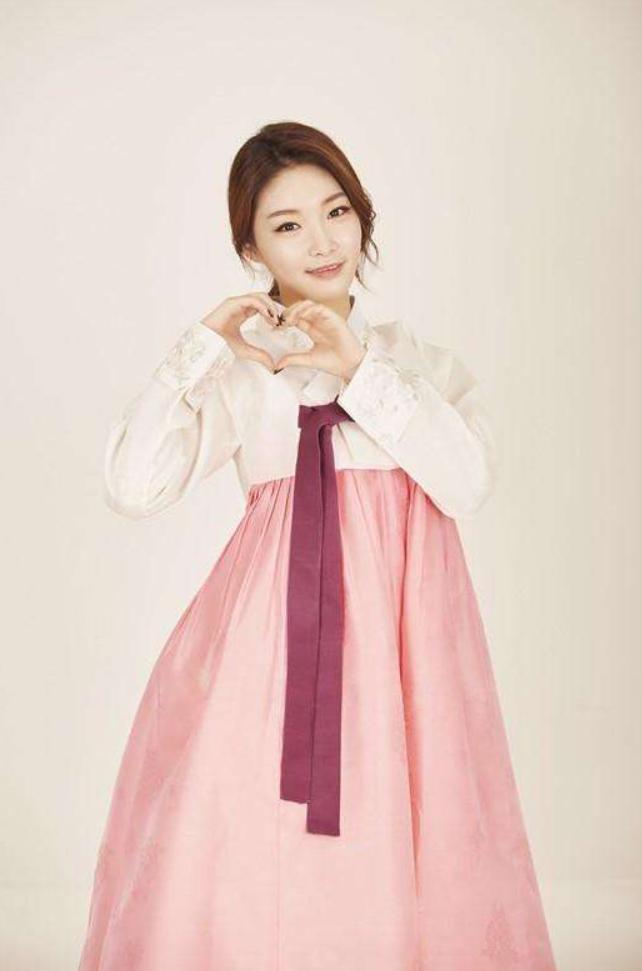 金请夏为什么叫酒儿?金请夏整容前后对比照