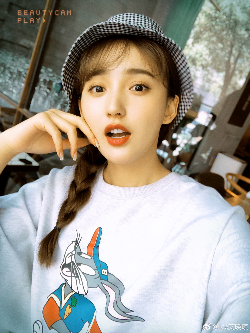 艾晓琪嘴歪是怎么回事