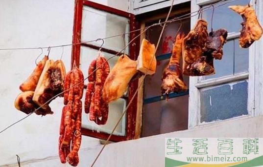 腊肉要晒多长时间,腊肉晒出油还要再晒吗(腊肉晒好后很多油怎么保存)