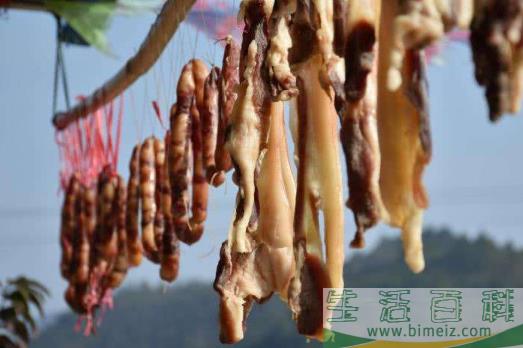 晒腊肉要晒到出油吗?腊肉晒到什么程度才行(腊肉晒到什么程度才好)