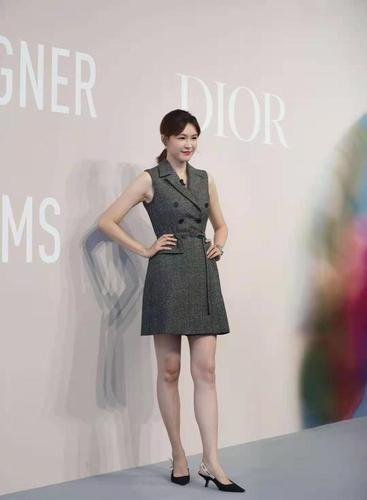 李艾主持的综艺节目,李响和李艾主(李艾主持的喜剧节目) 李艾主持的综艺节目,李响和李艾主(李艾主持的喜剧节目)