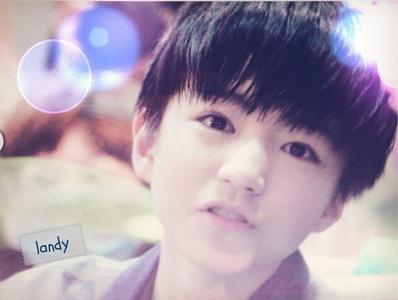 王俊凯整容前后照片,怎么变成王俊(王俊凯整过容吗?)