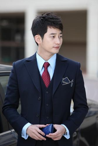 朴时厚近况，朴施厚人气大不如前(朴施厚长相)