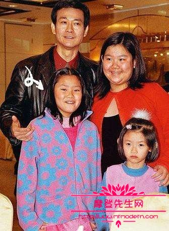 郑少秋总共有几个孩子？郑少秋是不是秃顶站(郑少秋是秃子吗)