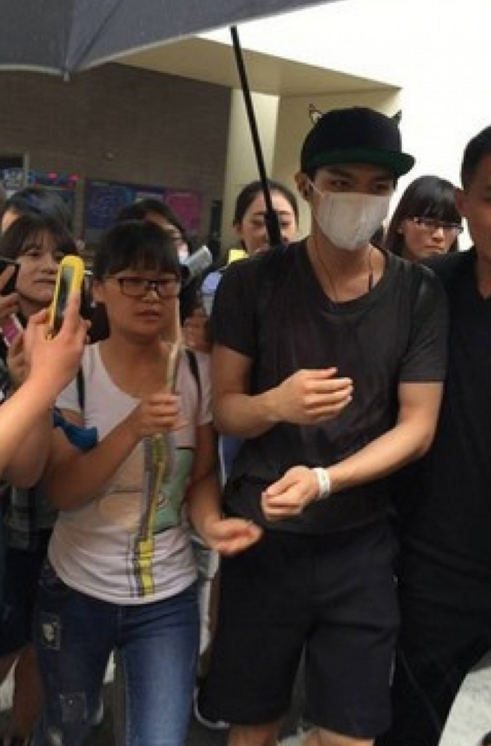 炎亚纶整容前后对比照片(炎亚纶什么脸型)