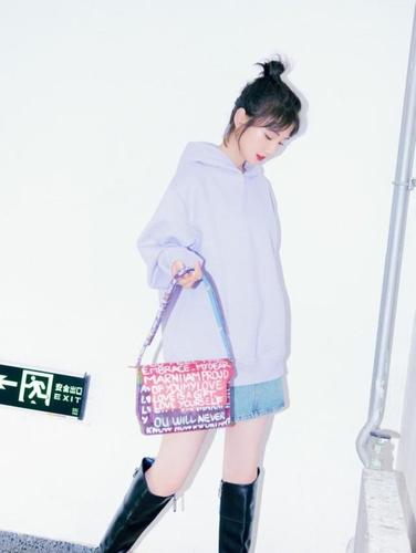 毛晓彤照片,唐艺昕张若昀各玩各的(唐艺昕和毛晓彤是闺蜜吗)