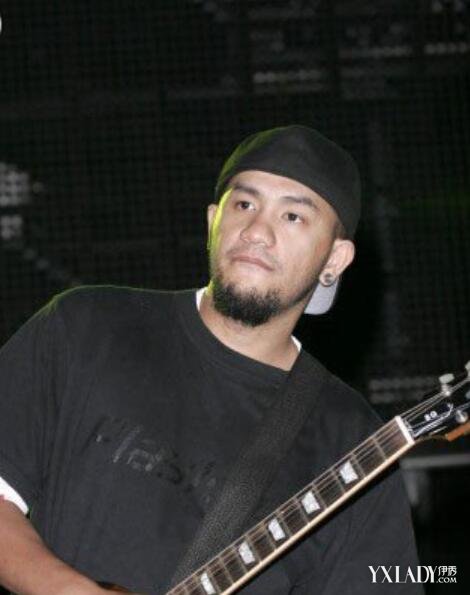 张震岳前女友，张震岳老婆小涵照片(张震岳结婚女友)