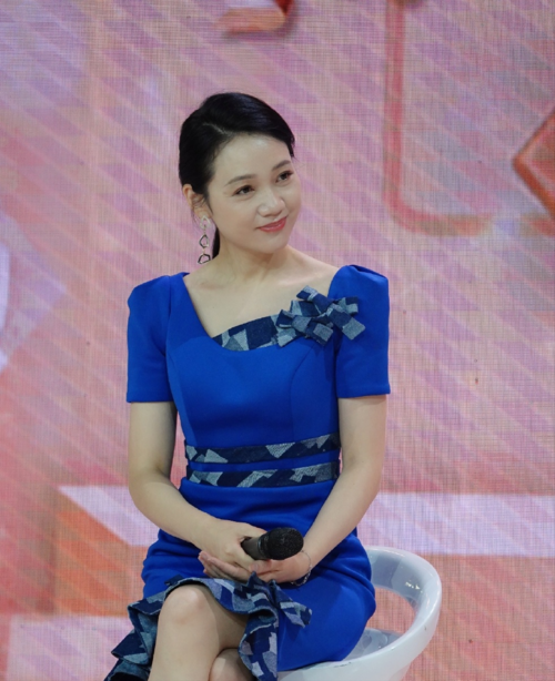 周群老公，安徽电视台主持人李彬近(安徽电视台主持人周群老公是谁)