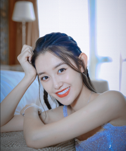 蒋依依父母，长得像父亲的(蒋依依的家境)