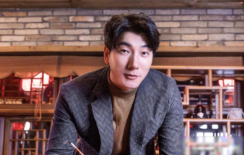 模特张亮老婆，张亮模特走秀视频(张亮是怎么当上模特的)