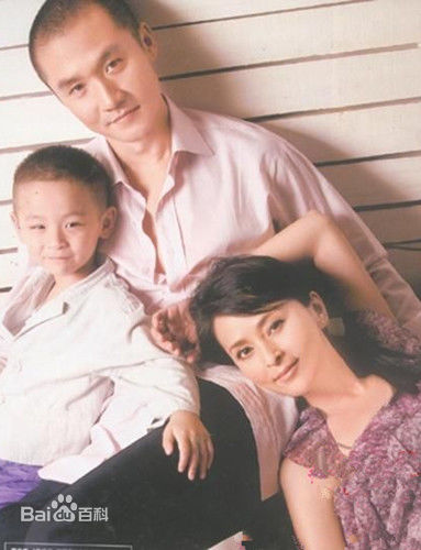 黄志忠是老师吗？黄志忠现任妻子是谁