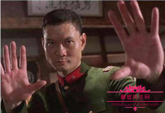 周比利和李小龙比谁厉害?周比利的老婆是内(李小龙与周比利二人相比较谁厉害?)