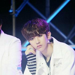 蔡徐坤的下巴是不是整容了？蔡徐坤整容前后