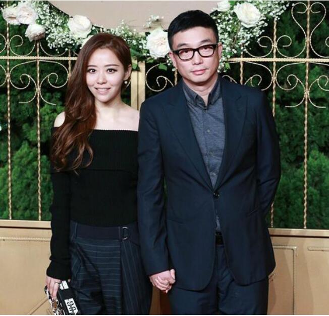 冯轲张靓颖谁有钱(冯轲到底对张靓颖做了什么)