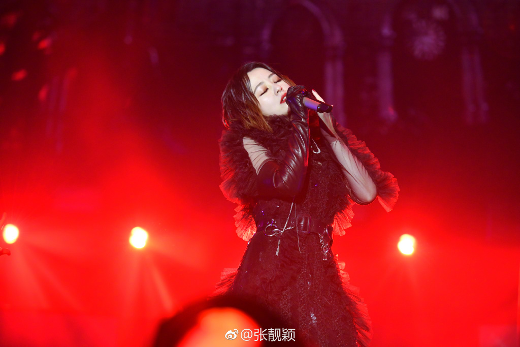 冯轲张靓颖谁有钱(冯轲到底对张靓颖做了什么)