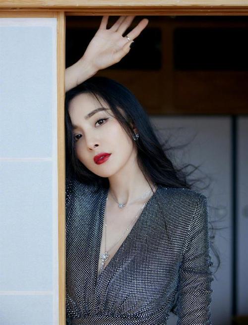 杨幂离婚了吗,陈伟霆有钱(演员杨幂离婚了吗)