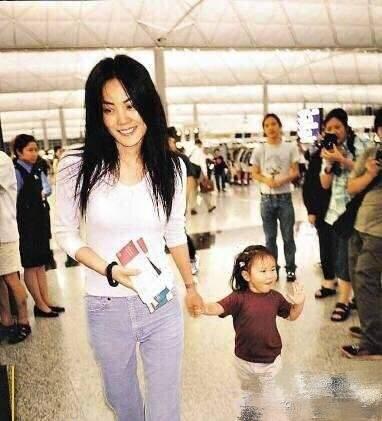 王菲有几个孩子，王菲的两个女儿(王菲有几个闺女)