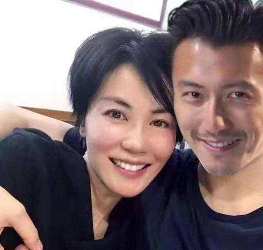 王菲比谢霆锋大几岁，谢霆锋为什么(谢霆锋和王菲差多大年龄)