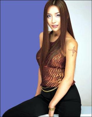 河莉秀变性前,艾比做了变性手术了(艾比利做变性手术了吗) 河莉秀变性前,艾比做了变性手术了(艾比利做变性手术了吗)