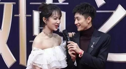 张一山和杨紫结婚照，张一山演的军(杨紫和张一山结婚照片)