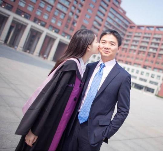 刘强东龚小京，刘强东的前老丈是谁(龚小京与刘强东在一起共几年)