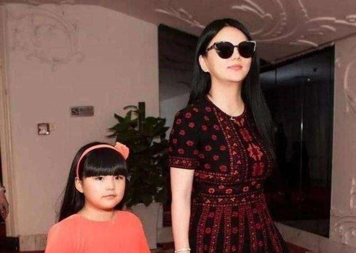 何炅一家三口照片2016,王菁(何炅老婆王菁个人资料) 何炅一家三口照片2016,王菁(何炅老婆王菁个人资料)