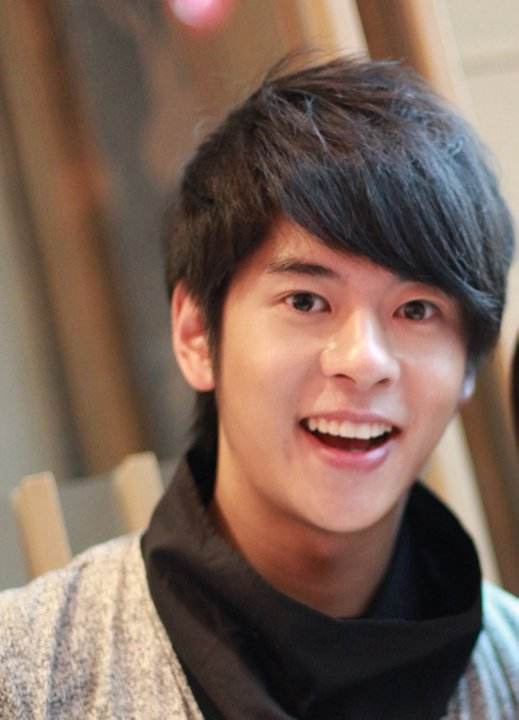 许冠杰为什么捧张国荣？许冠杰为什么隐退了(许冠杰瞧不起张国荣)