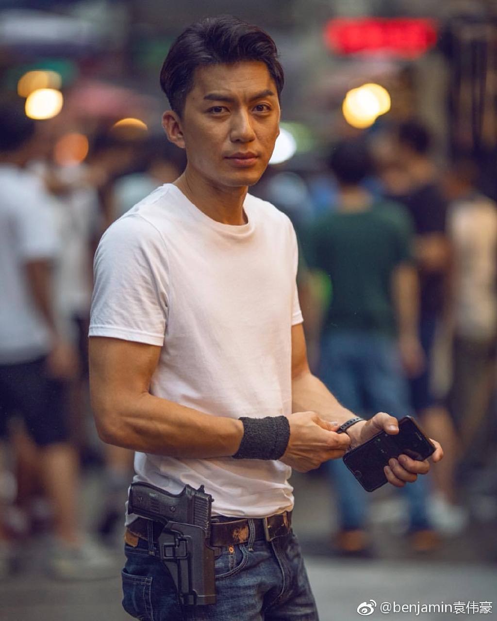 香港先生泳装肌肉激凸照片 香港先生泳装肌肉激凸照片