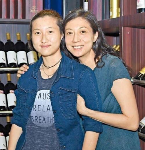 成龙妻子，吴绮莉(吴绮莉与成龙感情史)